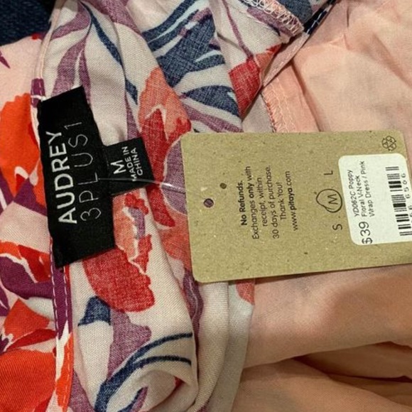 Wrap cotton dress. Super fun and flattering - Picture 2 of 2